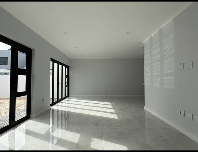 5 BEDROOM HOUSE FOR SALE IN SANDOWN